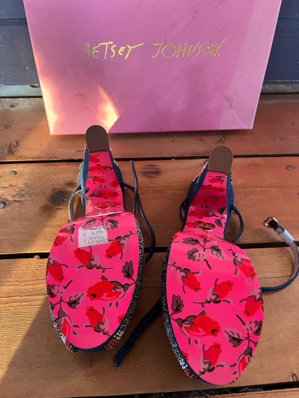 Vtg Y2K Betsey Johnson “Alice” Denim Floral Beaded Platform Heel
Sandals Size 9 - Picture 4 of 5